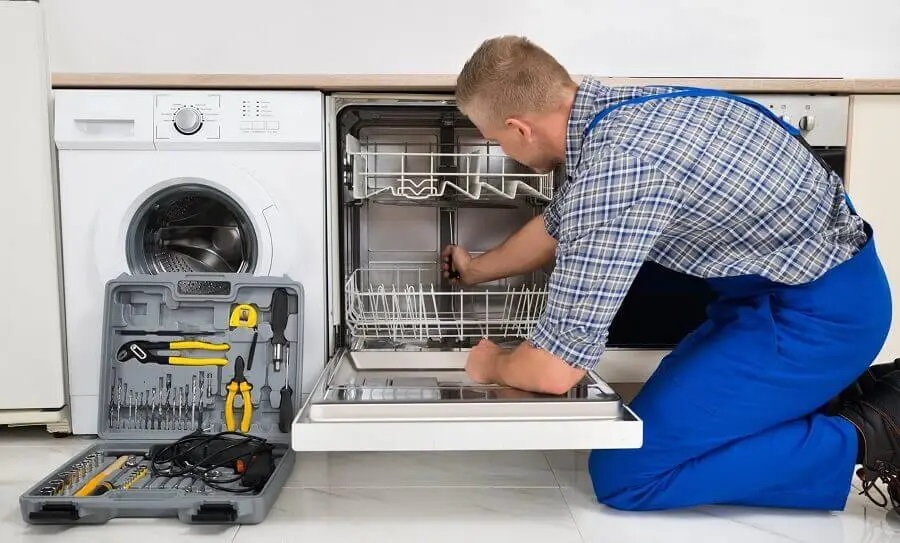 Nallıhan Sunny servisi teknisyen ekibi beyaz eşya tamiri yaparken